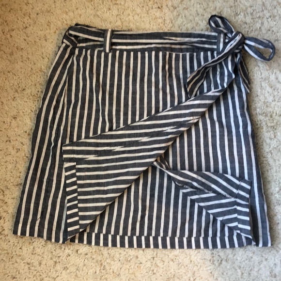 Super cute striped skirt ! - Picture 2 of 4